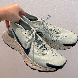 Nike Gore-Tex women’s trail sneakers color teal size 7.5